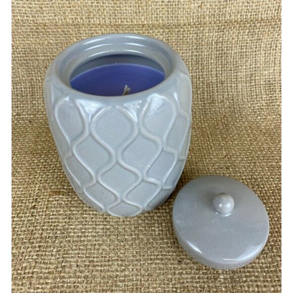 Yankee Candle Lilac Blossoms Candle in Ceramic Jar Trellis Design 8 oz. - Picture 1 of 6